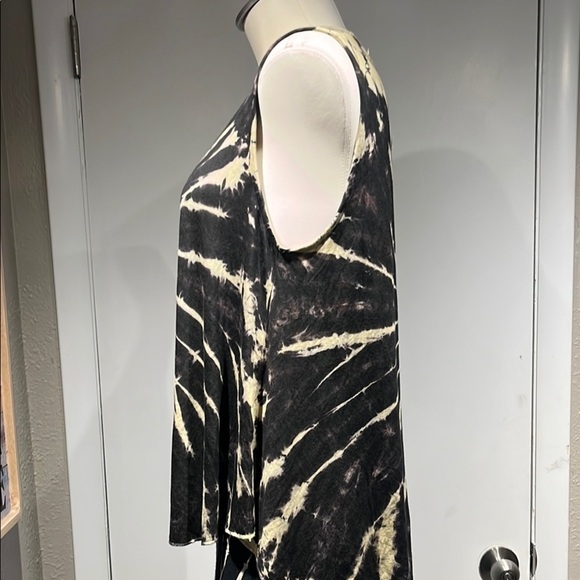 Black and White Spiral Tie-Dye Tank Top - Picture 6 of 16